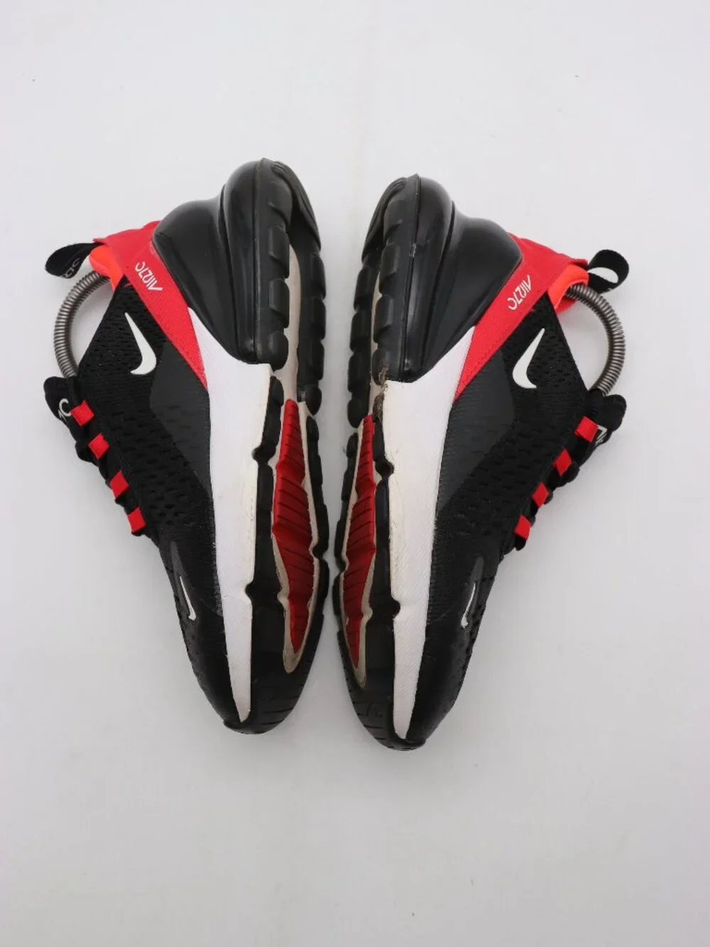 Nike Air Max 270 Red Black Youth 5.5 Womens 7 Low Top Lace-Up Running 943345-025
